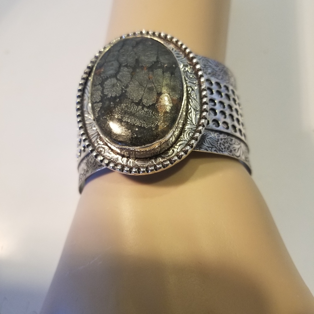MAGNETIC BRACELET NWOT - Picture 3 of 16